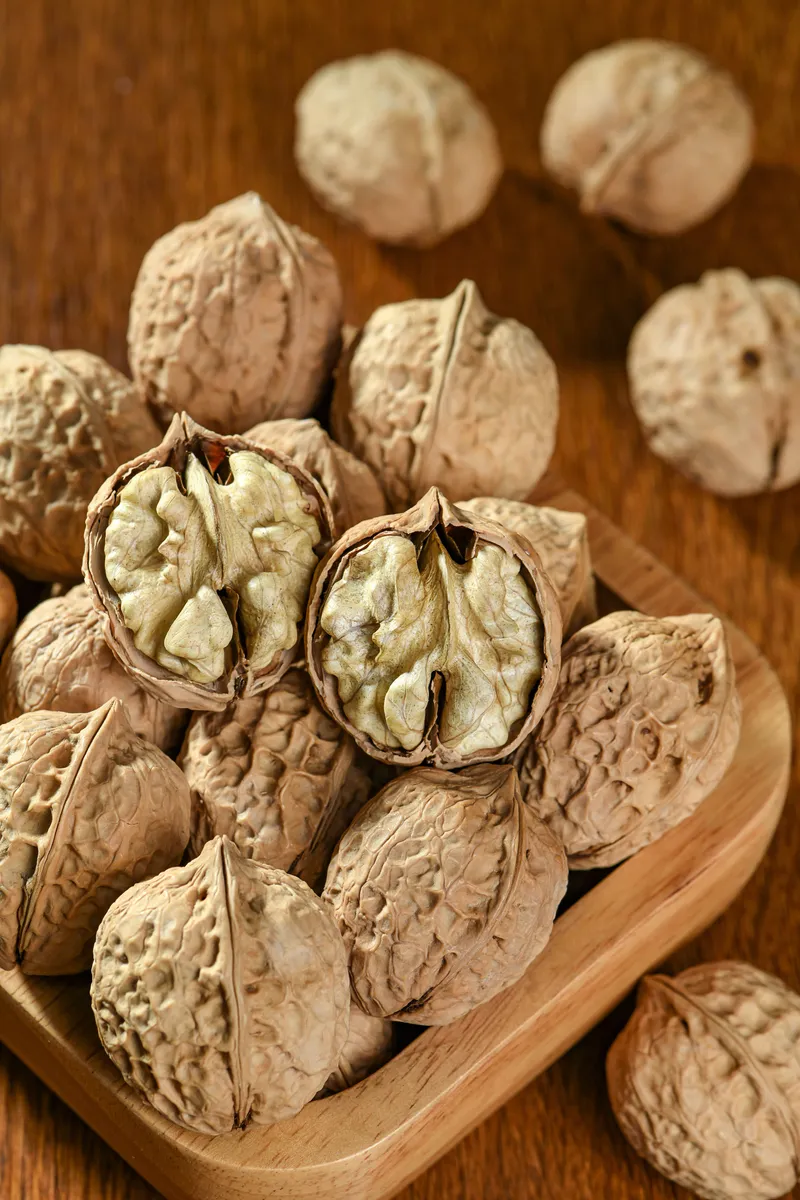 walnuts in shell-18